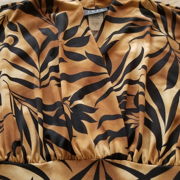 JKLA Sleeveless Top - Picture 3 of 5